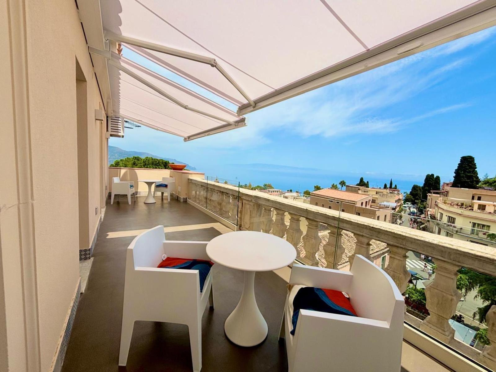 La Terrazza Di Porta Messina Hotel ตาออร์มินา ภายนอก รูปภาพ