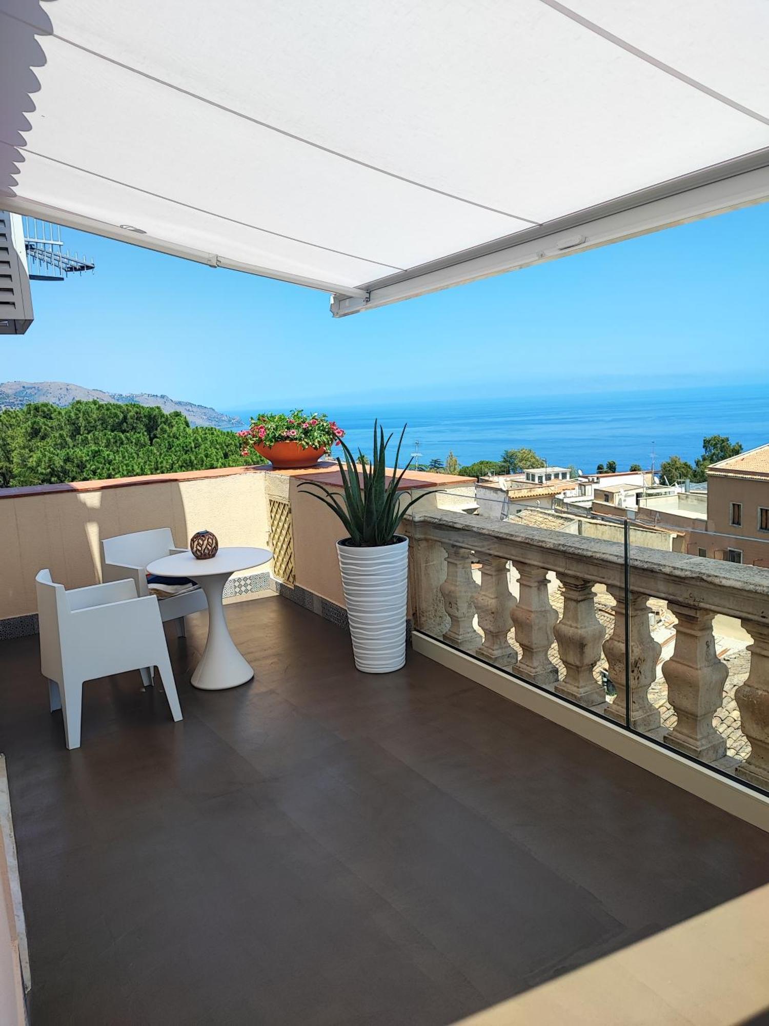 La Terrazza Di Porta Messina Hotel ตาออร์มินา ภายนอก รูปภาพ