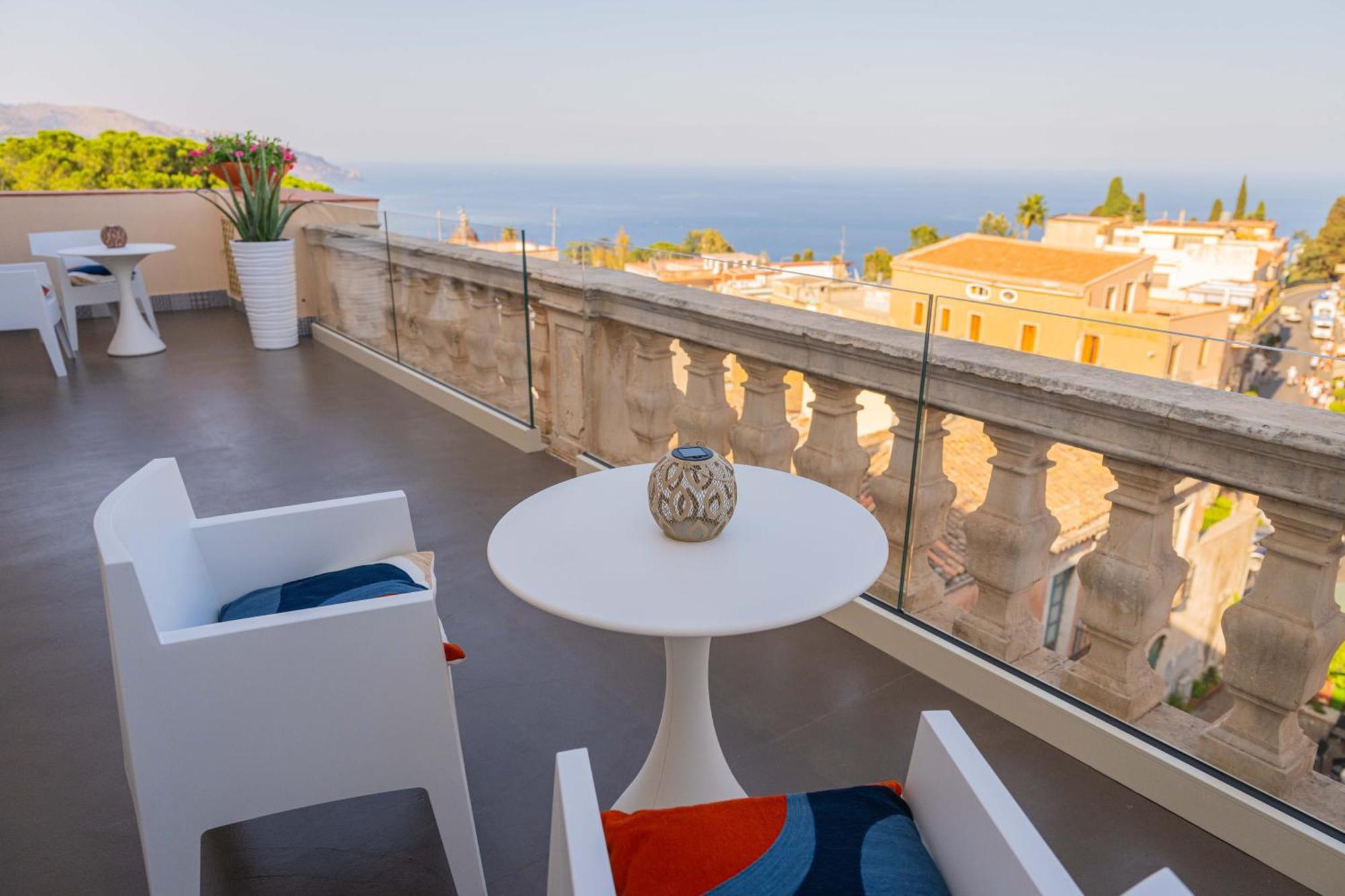 La Terrazza Di Porta Messina Hotel ตาออร์มินา ภายนอก รูปภาพ