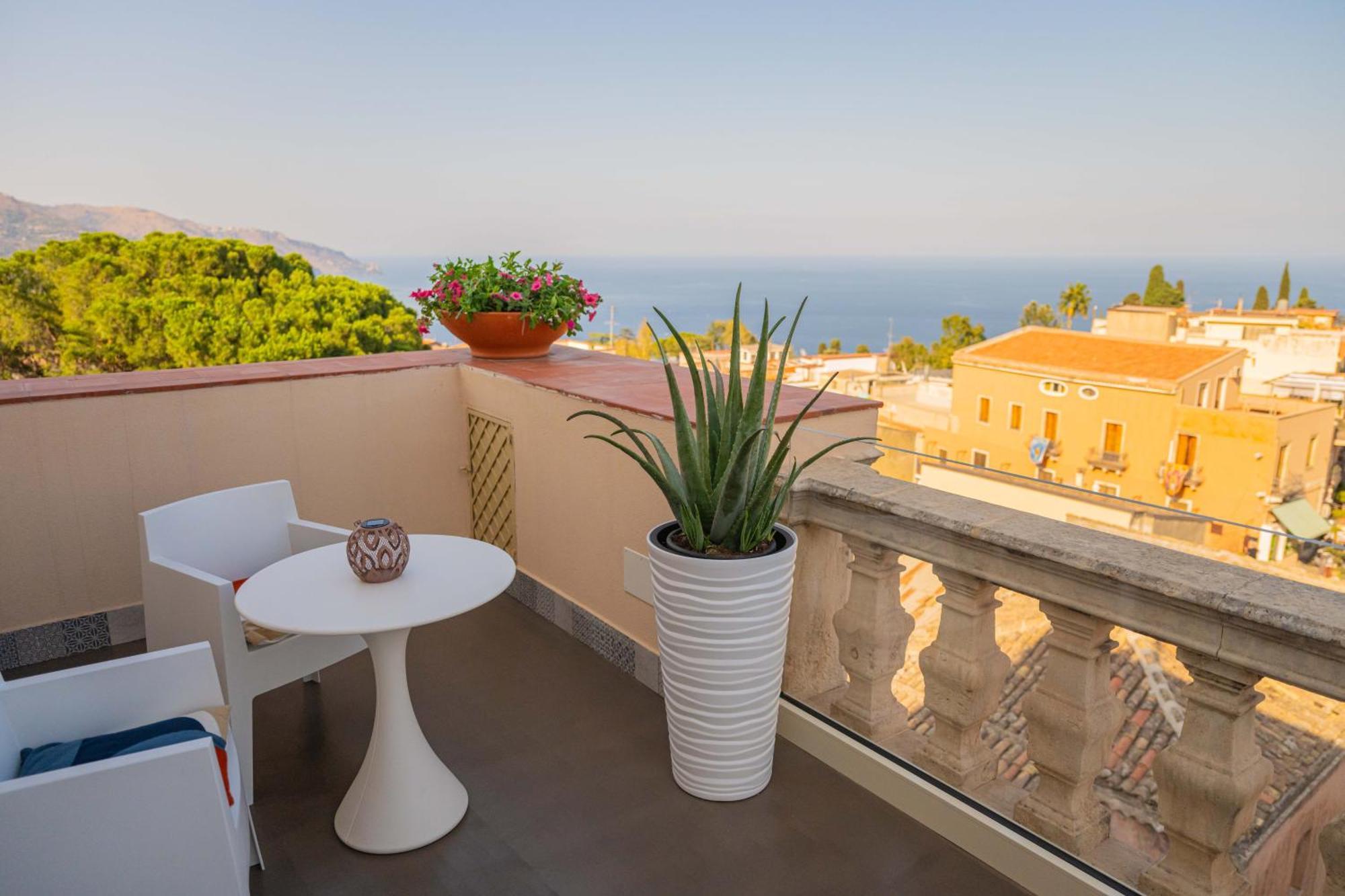 La Terrazza Di Porta Messina Hotel ตาออร์มินา ภายนอก รูปภาพ