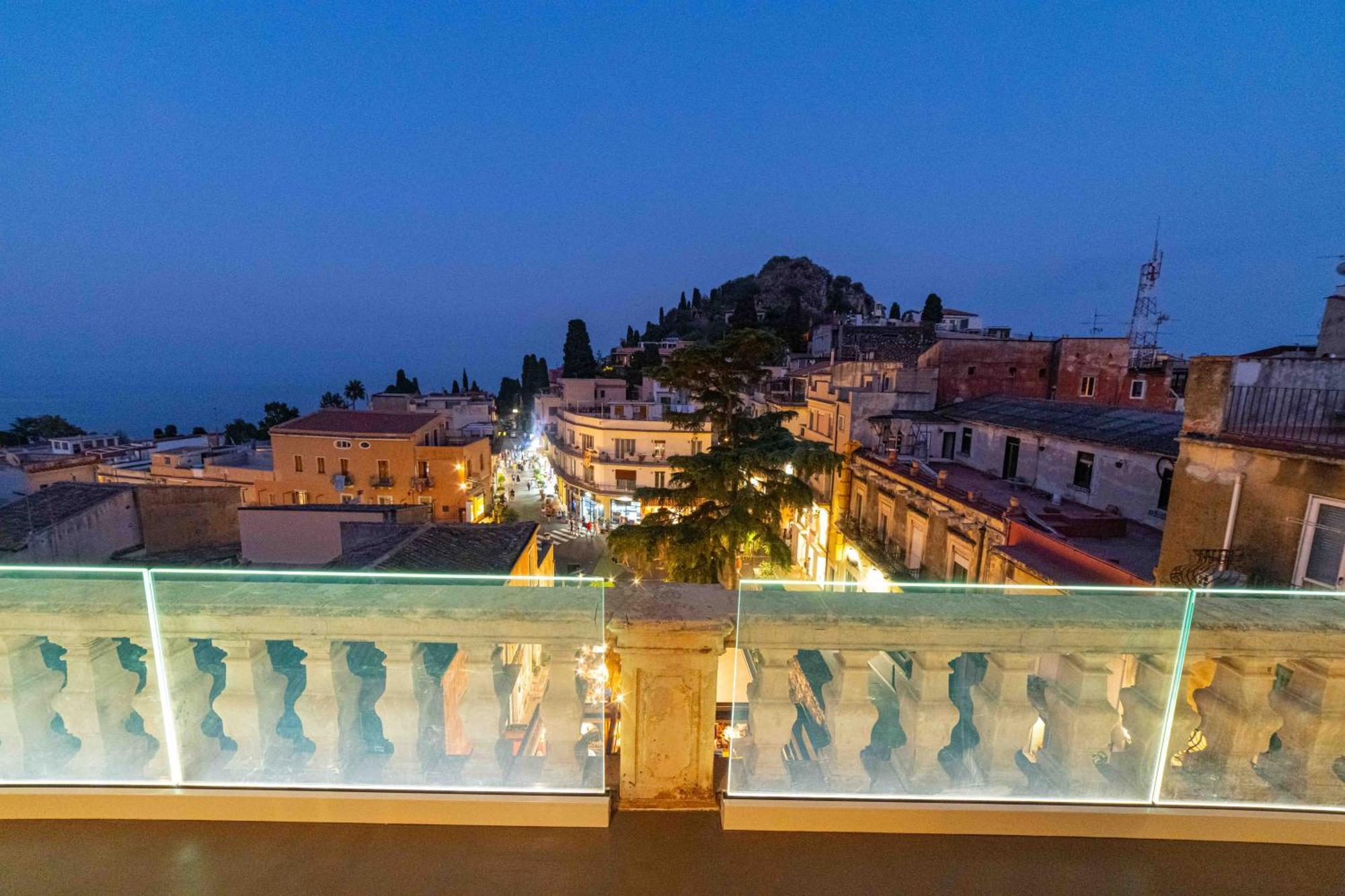 La Terrazza Di Porta Messina Hotel ตาออร์มินา ภายนอก รูปภาพ